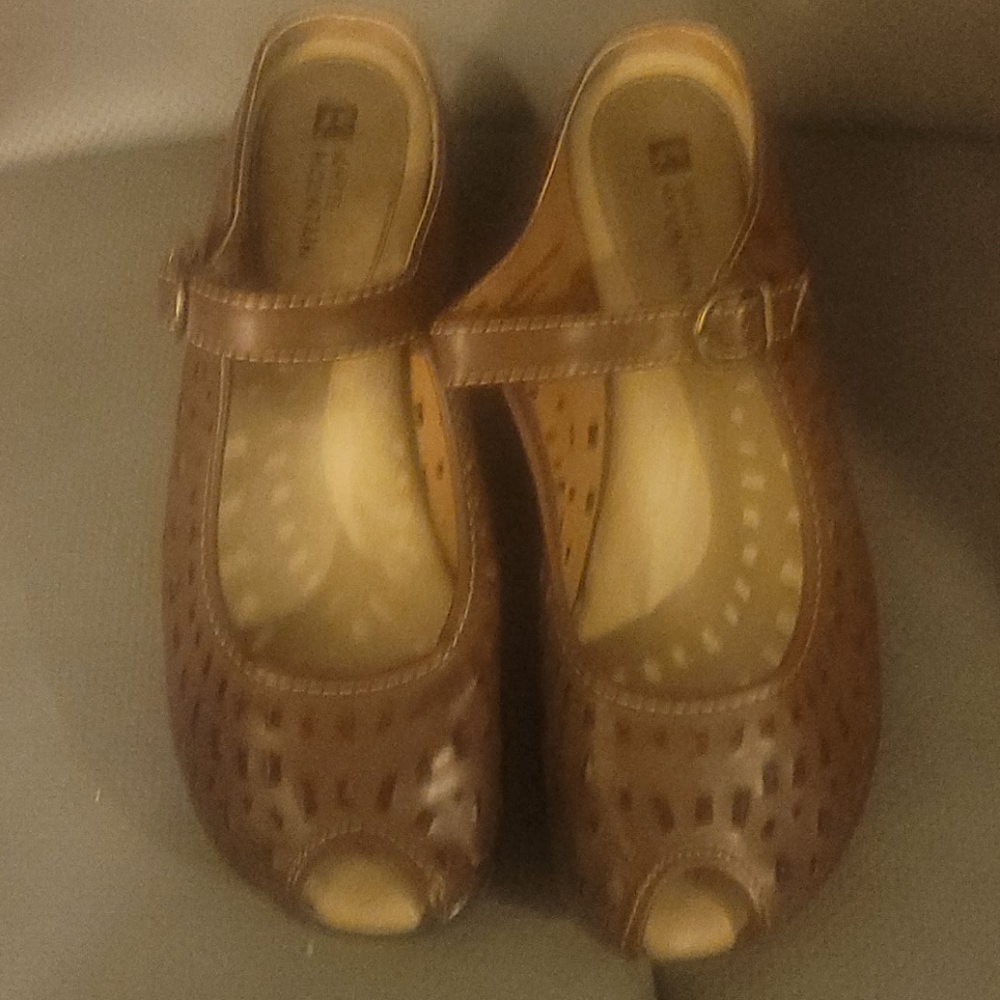 White Mountain  Ladies Sandals